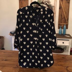 Adorable navy tunic with white hearts